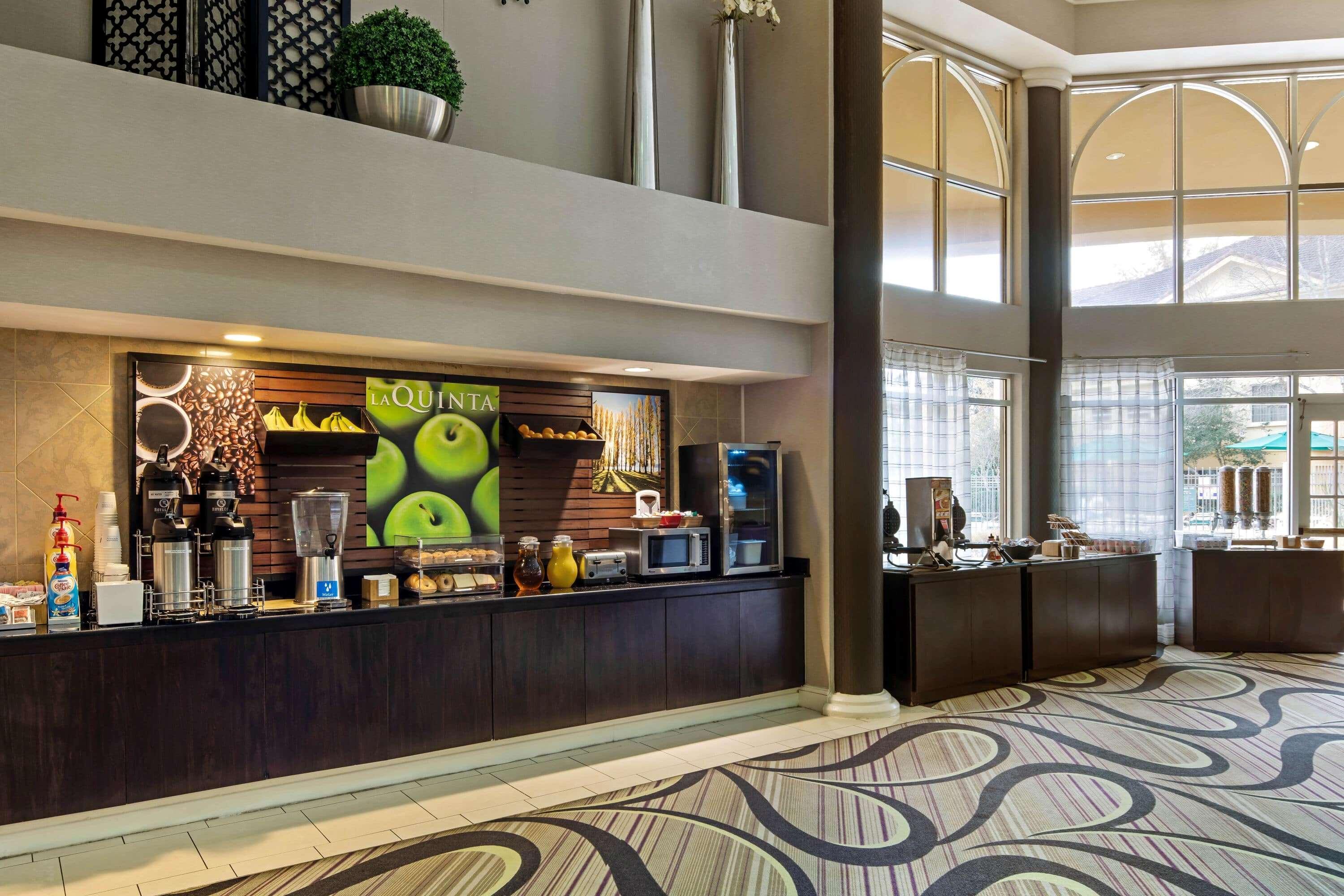 La Quinta By Wyndham Macon Hotel Exterior photo