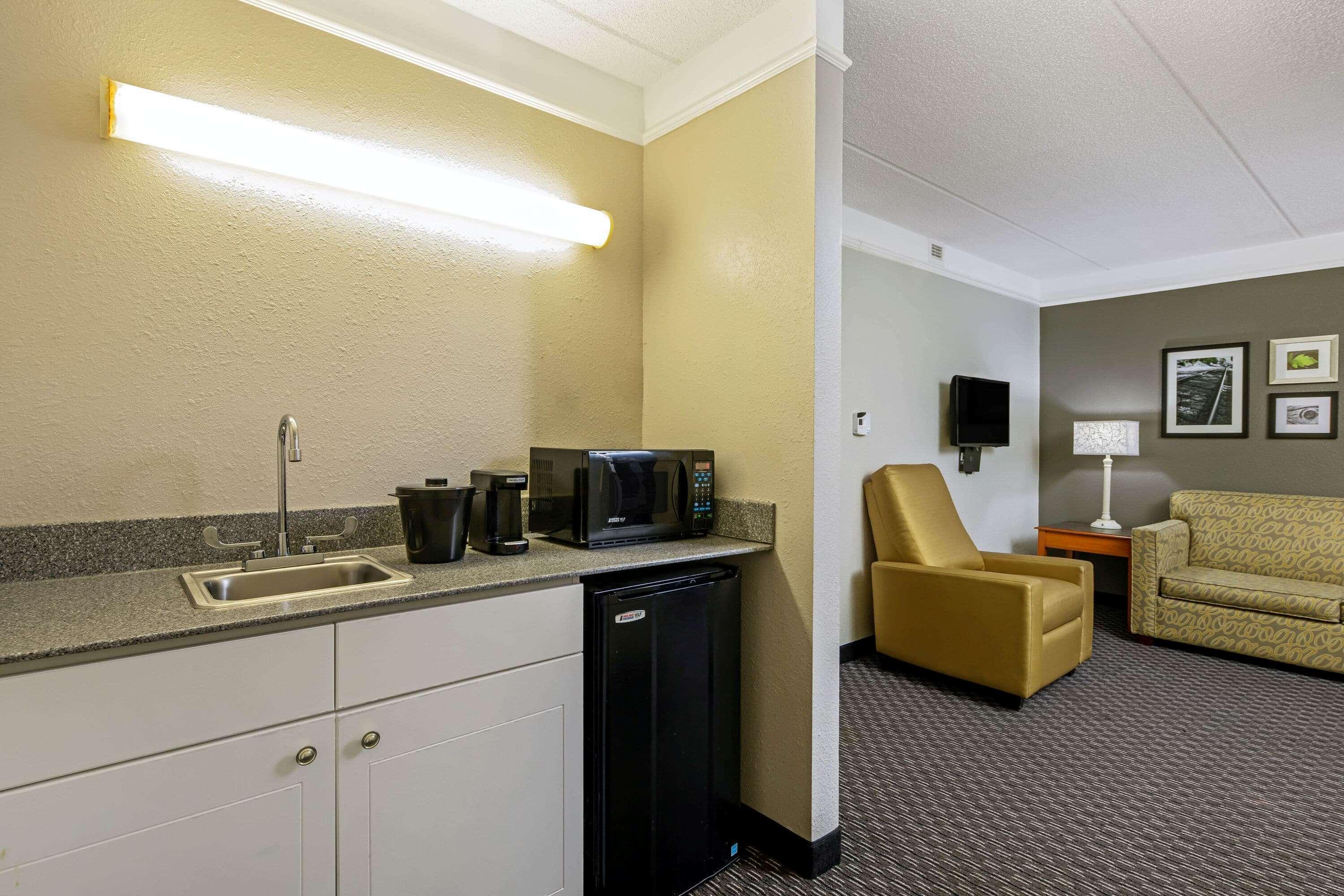 La Quinta By Wyndham Macon Hotel Exterior photo